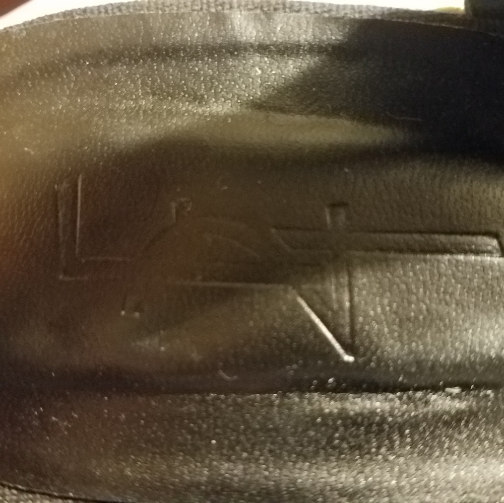 Shoes - Picture 2 of 4